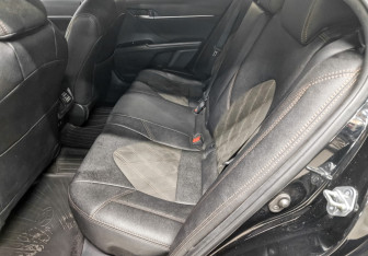 Подержанный автомобиль Toyota Camry Sedan 2021 года (12 фото)