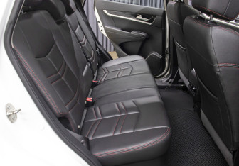 Подержанный автомобиль DongFeng AX7 2018 года (12 фото)