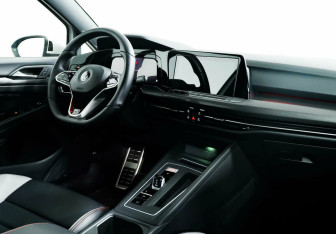 Подержанный автомобиль Volkswagen Golf GTI Hatchback 2021 года (7 фото)