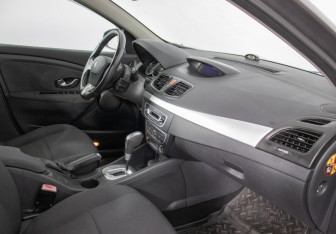 Подержанный автомобиль Renault Fluence 2011 года (9 фото)