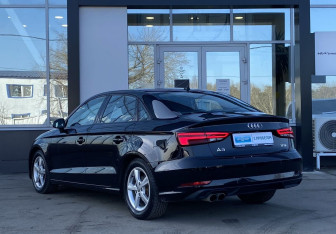 Подержанный автомобиль Audi A3 Sedan 2017 года (7 фото)