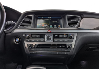 Подержанный автомобиль Genesis G70 2018 года (17 фото)