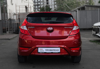 Подержанный автомобиль Hyundai Solaris Hatchback 2013 года (5 фото)