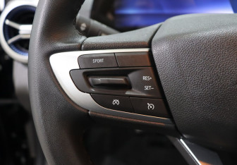 Подержанный автомобиль Chevrolet Monza 2023 года (15 фото)