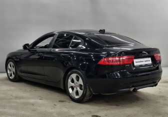 Подержанный автомобиль Jaguar XE 2018 года (7 фото)