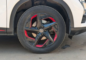 Подержанный автомобиль Omoda C5 2023 года (19 фото)