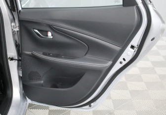 Подержанный автомобиль Changan Alsvin 2023 года (16 фото)