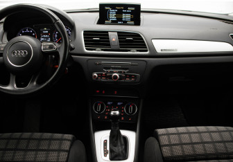 Подержанный автомобиль Audi Q3 2015 года (18 фото)