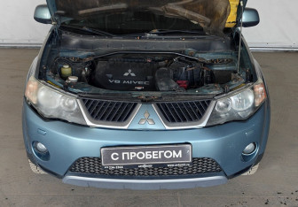 Подержанный автомобиль Mitsubishi Outlander 2008 года (19 фото)