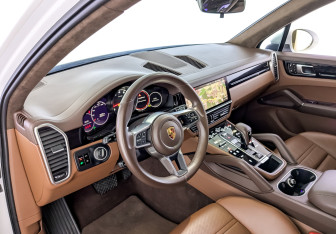Подержанный автомобиль Porsche Cayenne 2021 года (16 фото)