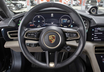 Подержанный автомобиль Porsche Taycan 2021 года (17 фото)