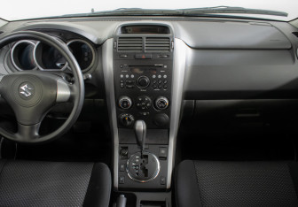 Подержанный автомобиль Suzuki Grand Vitara 2007 года (11 фото)