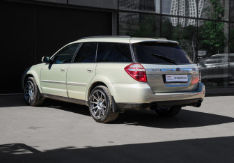 Подержанный автомобиль Subaru Outback Wagon 2008 года (6 фото)