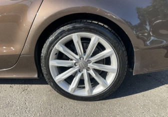 Подержанный автомобиль Audi A7 2011 года (12 фото)