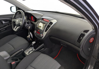 Подержанный автомобиль Kia Ceed Wagon 2011 года (11 фото)