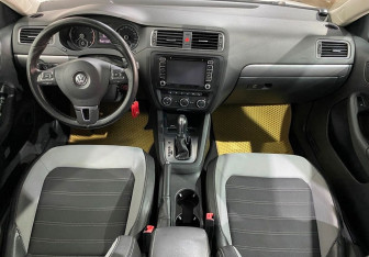 Подержанный автомобиль Volkswagen Jetta Sedan 2012 года (9 фото)