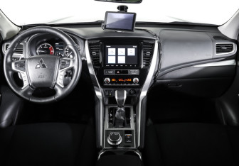 Подержанный автомобиль Mitsubishi Pajero Sport 2021 года (13 фото)