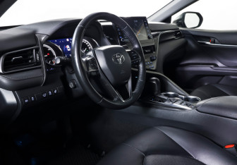 Подержанный автомобиль Toyota Camry Sedan 2022 года (15 фото)