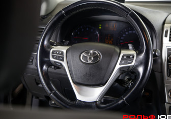 Подержанный автомобиль Toyota Avensis Wagon 2012 года (10 фото)
