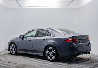 Подержанный автомобиль Honda Accord Sedan 2011 года (7 фото)
