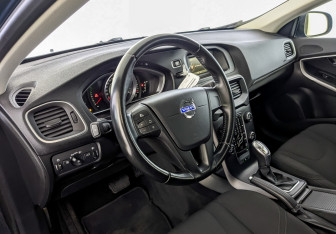 Подержанный автомобиль Volvo V40 Cross Country 2013 года (16 фото)