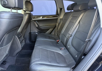 Подержанный автомобиль Volkswagen Touareg 2012 года (11 фото)