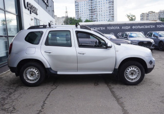 Подержанный автомобиль Renault Duster 2016 года (4 фото)