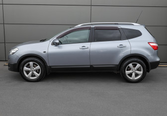 Подержанный автомобиль Nissan Qashqai+2 2011 года (8 фото)