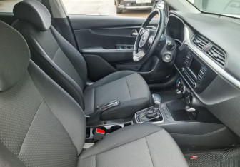 Подержанный автомобиль Kia Rio Hatchback 2021 года (11 фото)