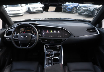 Подержанный автомобиль Geely Tugella 2022 года (12 фото)
