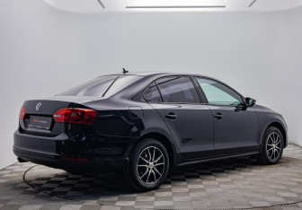 Подержанный автомобиль Volkswagen Jetta Sedan 2014 года (5 фото)