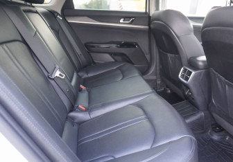 Подержанный автомобиль Kia K5 2020 года (10 фото)
