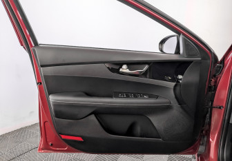 Подержанный автомобиль Kia Cerato Sedan 2019 года (19 фото)