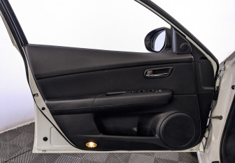 Подержанный автомобиль Mazda 6 Liftback 2012 года (19 фото)