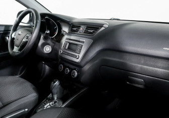 Подержанный автомобиль Kia Rio Hatchback 2016 года (6 фото)