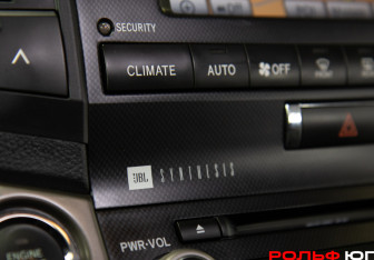 Подержанный автомобиль Toyota Land Cruiser Suv 2011 года (16 фото)