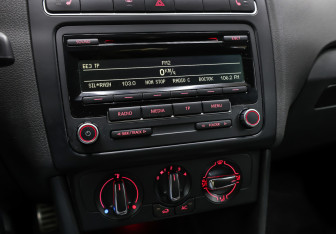 Подержанный автомобиль Volkswagen Polo Hatchback 2012 года (18 фото)