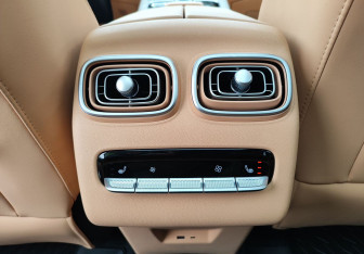 Подержанный автомобиль Jaecoo J8 2024 года (17 фото)