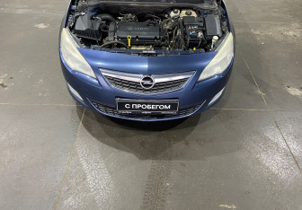 Подержанный автомобиль Opel Astra Hatchback 2011 года (14 фото)