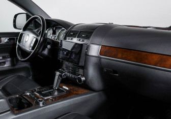 Подержанный автомобиль Volkswagen Touareg 2008 года (9 фото)