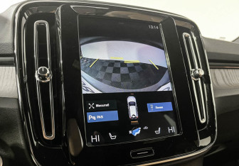 Подержанный автомобиль Volvo XC40 2019 года (17 фото)