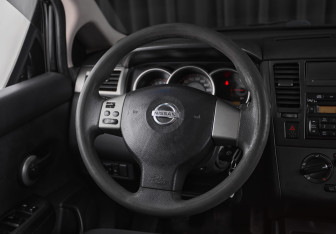 Подержанный автомобиль Nissan Tiida Hatchback 2007 года (11 фото)