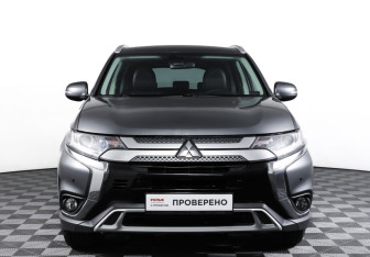 Подержанный автомобиль Mitsubishi Outlander 2019 года (2 фото)