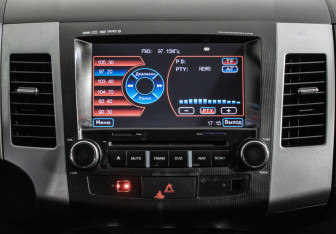 Подержанный автомобиль Mitsubishi Outlander 2010 года (13 фото)