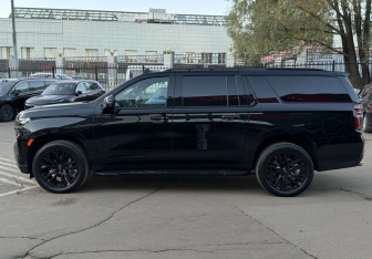 Подержанный автомобиль Chevrolet Suburban 2023 года (8 фото)