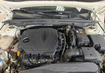 Подержанный автомобиль Kia K5 2020 года (18 фото)