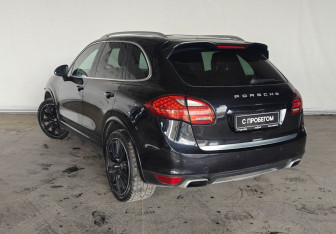 Подержанный автомобиль Porsche Cayenne 2010 года (4 фото)