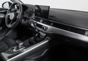Подержанный автомобиль Audi A4 Sedan 2020 года (9 фото)
