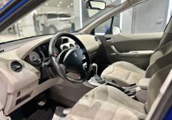 Подержанный автомобиль Peugeot 308 Hatchback 2009 года (7 фото)