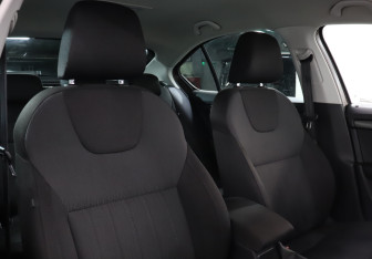 Подержанный автомобиль Skoda Octavia Liftback 2020 года (16 фото)
